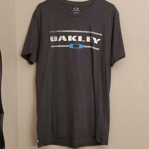 Oakley T-shirt